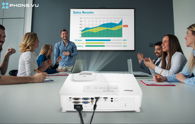 Chất lượng trình chiếu của máy chiếu Vivitek BW566 trong phòng họp.