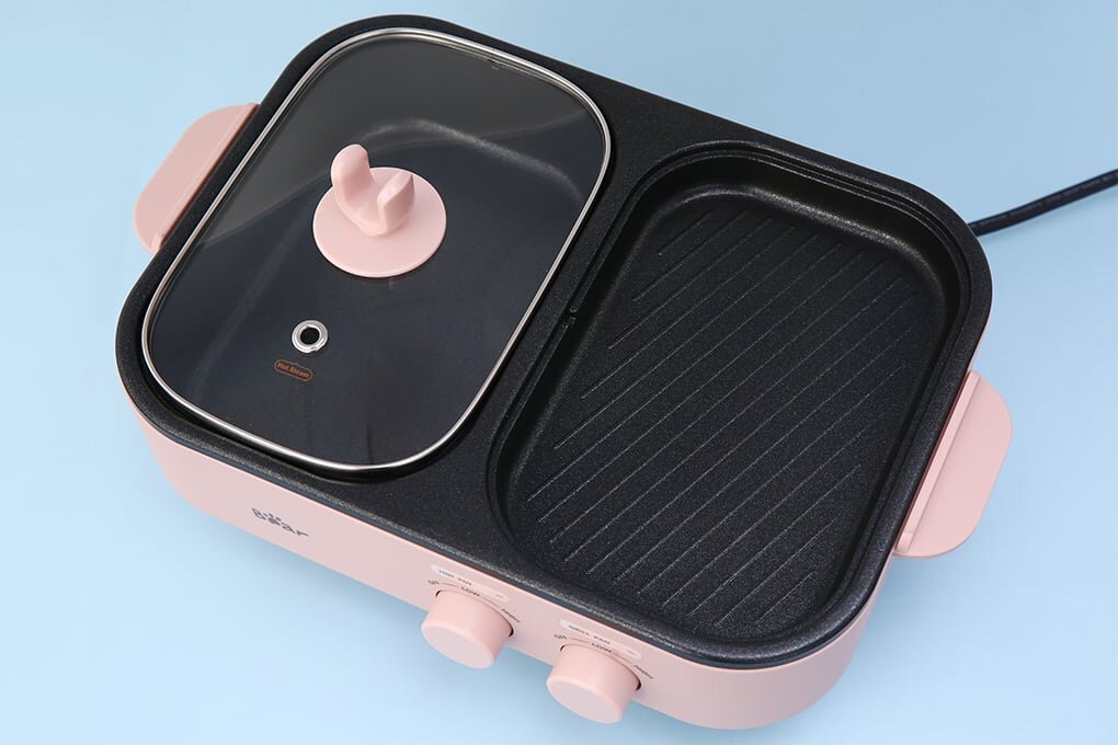 Nồi lẩu Bear DKL-C12D1 sở hữu kiểu dáng hiện đại, sang trọng