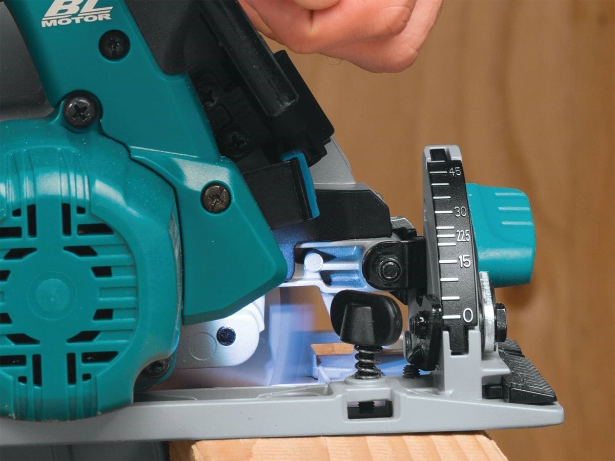 máy cưa đĩa Makita  