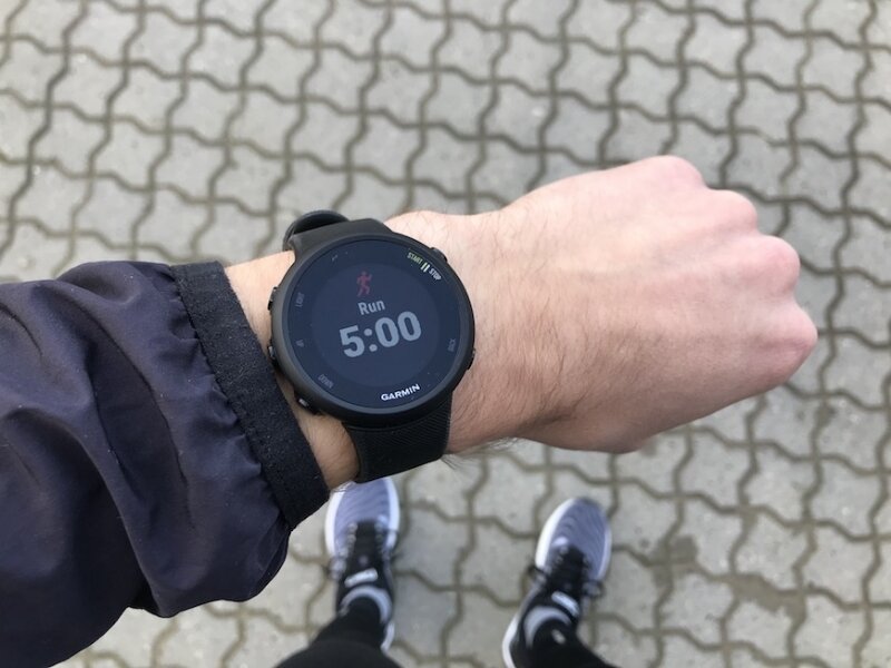 Garmin Forerunner 45 theo dõi tập luyện