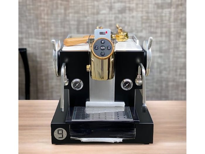 Máy pha cà phê thiết kế chắc chắn  Máy pha cà phê thiết kế chắc chắn