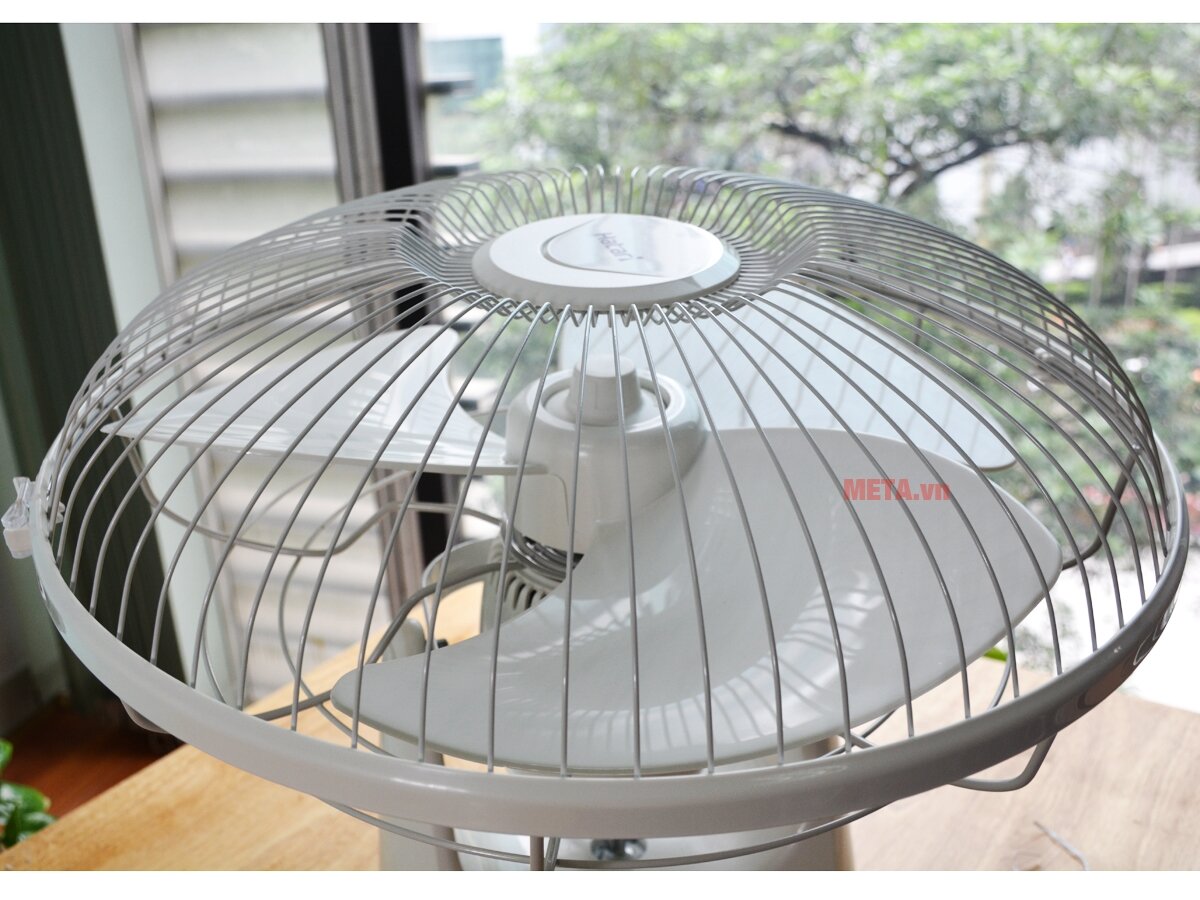 Quạt đảo trần Thái Lan Hatari HT-C16R1 (có điều khiển)