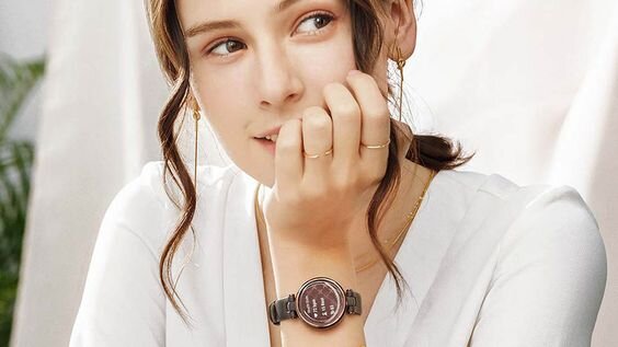 Màn hình LCD sắc nét và chống xước tốt 1