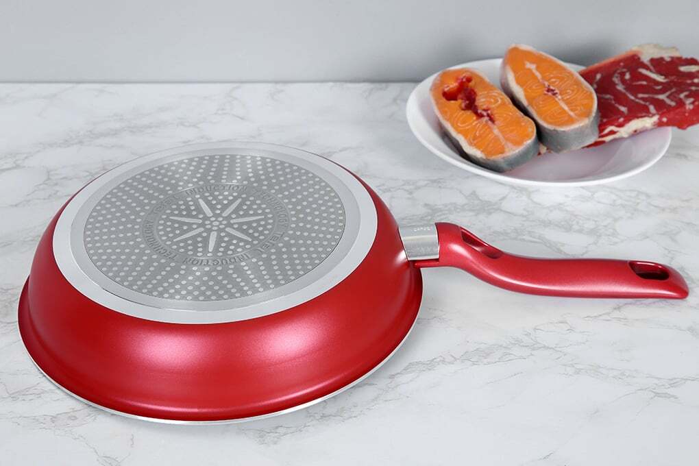 Đáy chảo phẳng và to Chảo bếp từ