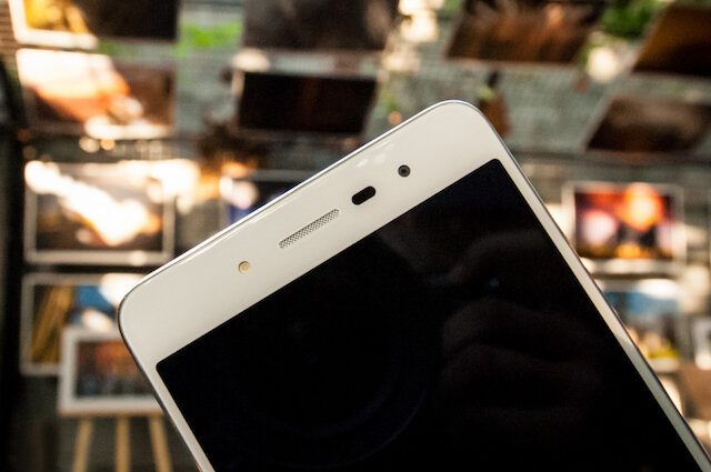 Điện thoại Pantech V955