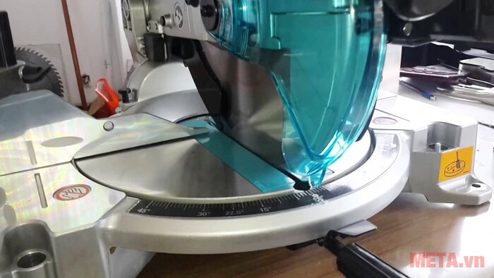 Máy cắt nhôm Makita LH1040 1.650W 260mm