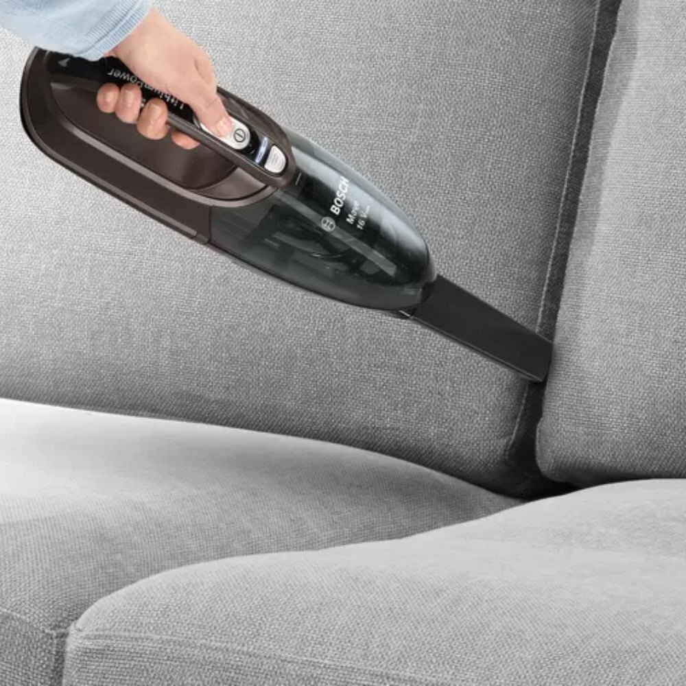 Bosch BHN16L đi kèm đầu hút dài lý tưởng cho nội thất xe ô tô
