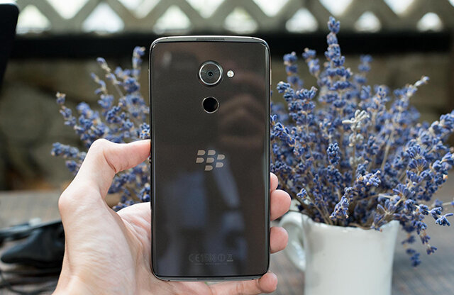 Điện thoại BlackBerry DTEK60