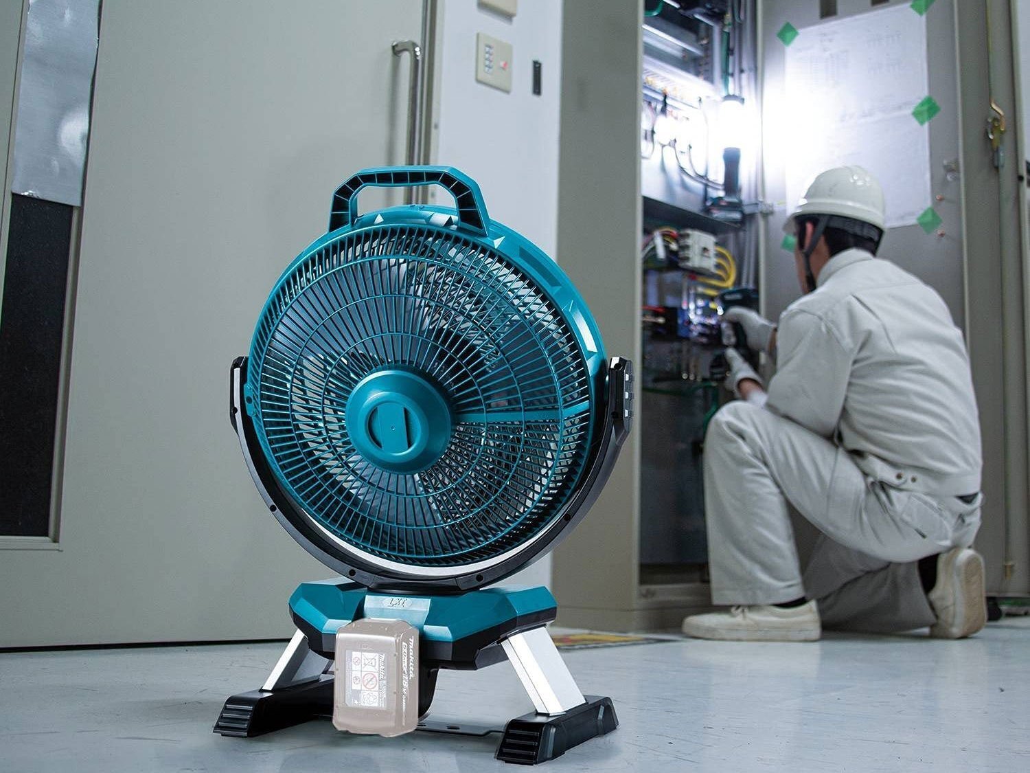 Makita DCF301Z dùng pin sạc điện Makita DCF301Z