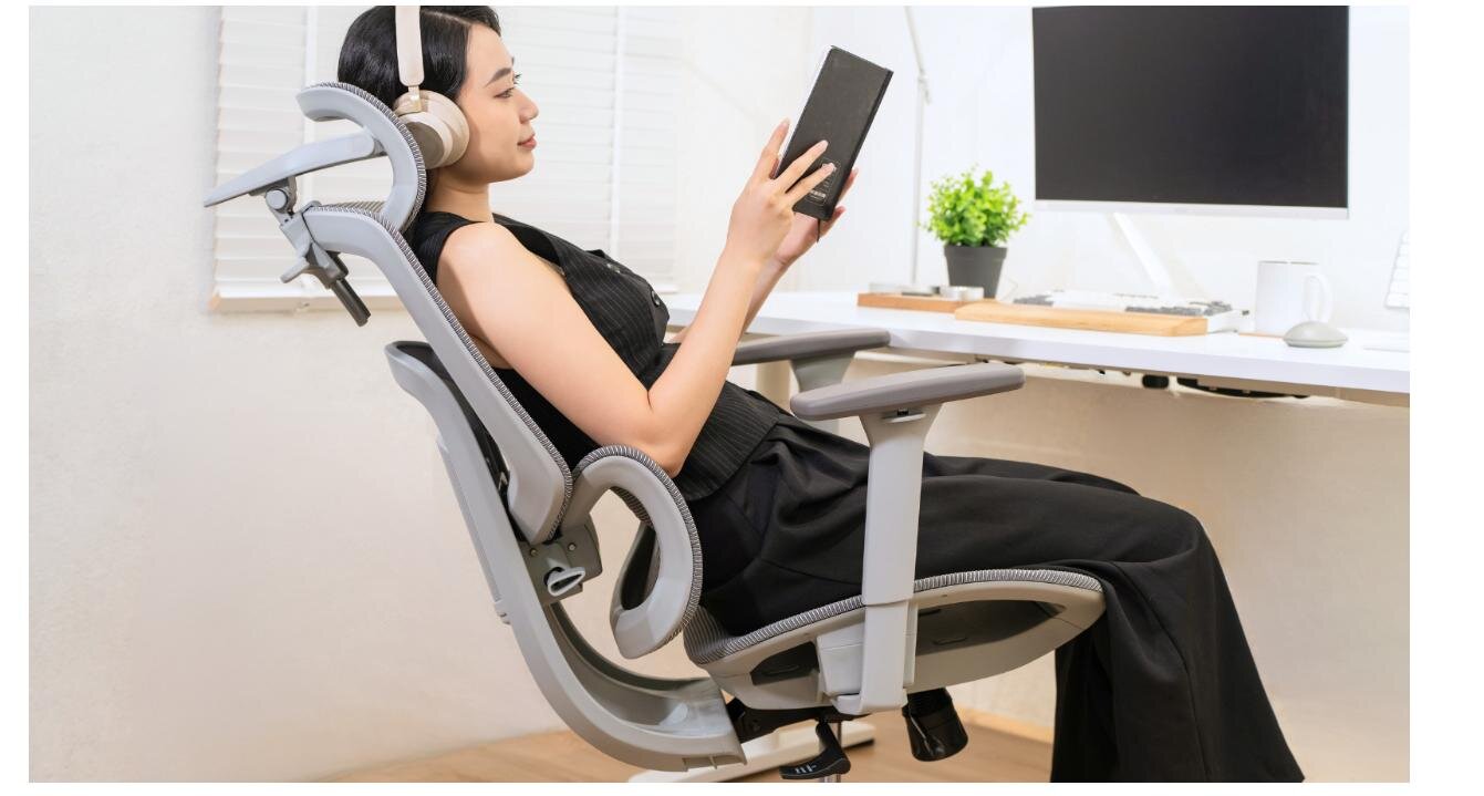 Ghế công thái học GAMI Metic Black 4