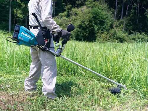 Máy cắt cỏ dùng pin Makita UR012GZ02 (BL)