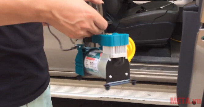 Máy bơm hơi ô tô Total TTAC1401