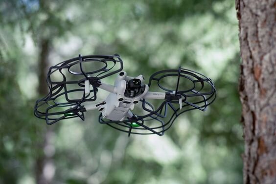 Flycam DJI Mini 4 Pro Fly More Combo cảm biến va chạm