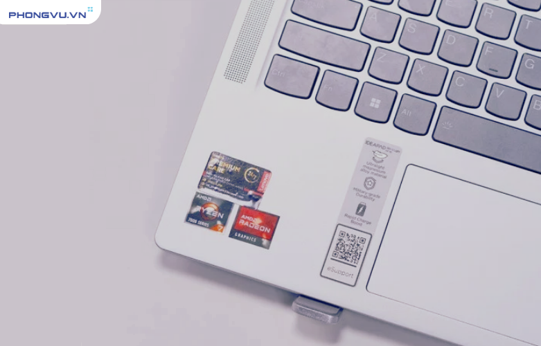 Laptop Lenovo Ideapad Slim 5 Light 14ABR8 bàn phím nhỏ gọn, đèn LED nổi bật