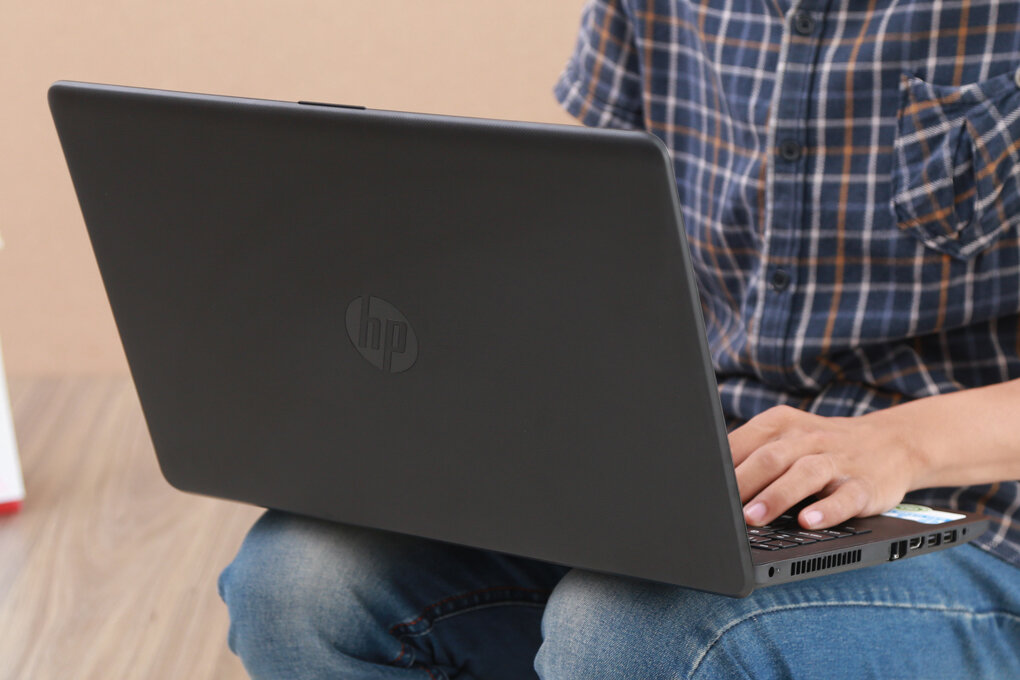 HP 15 bs571TU i3 6006U/4GB/1TB/Win10/(2JQ68PA) HP 15 bs571TU i3 6006U/4GB/1TB/Win10/(2JQ68PA)