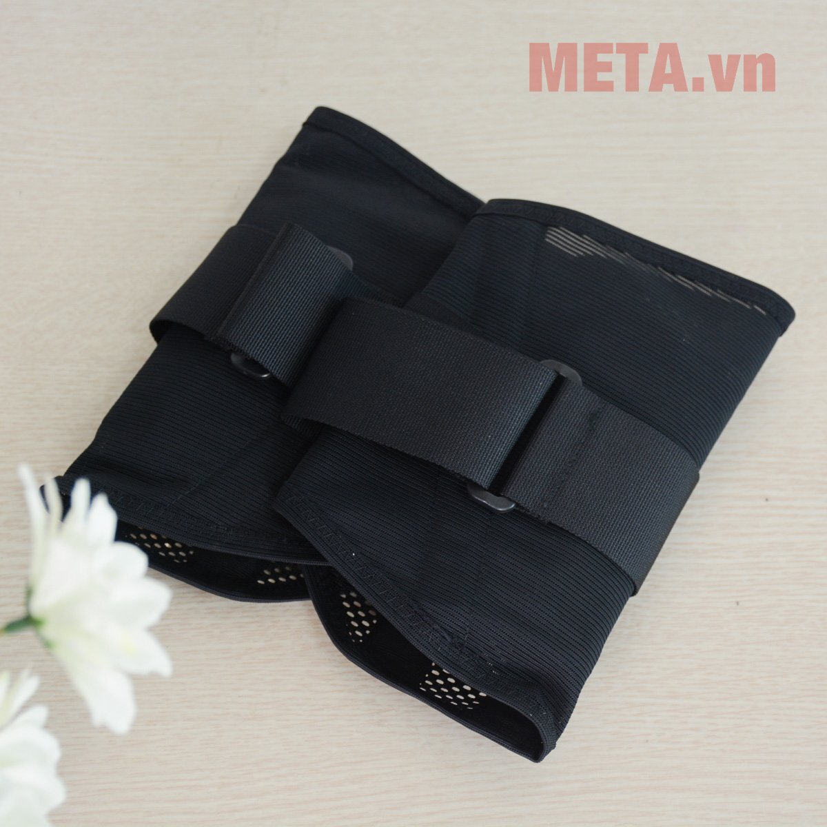 Bề mặt được thiết kế dạng lưới giúp thoáng khí