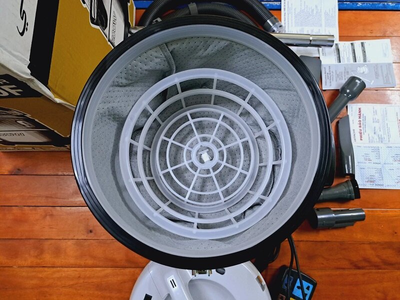 Máy hút bụi Hitachi CV-960F - 2200W