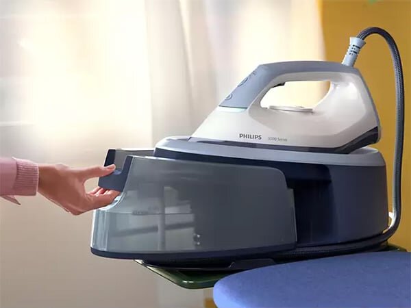 Ngăn chứa nước 1.4 lít Bàn ủi hơi nước Philips PSG3000/20
