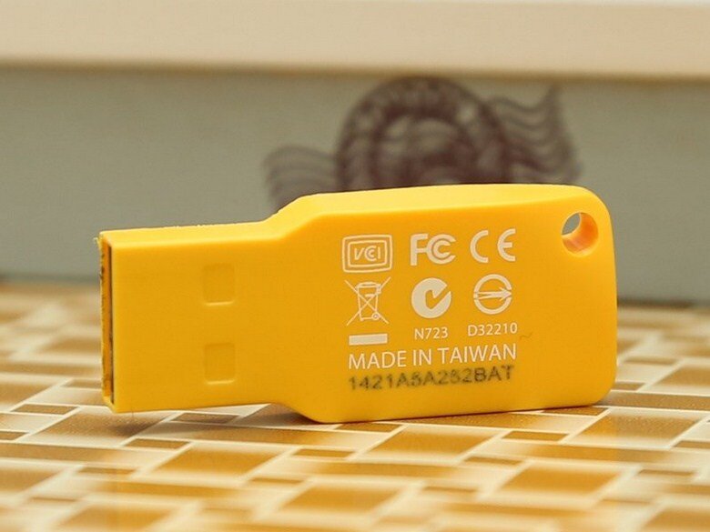 USB Toshiba MIKAWA 8GB 2.0 USB Toshiba MIKAWA 8GB 2.0