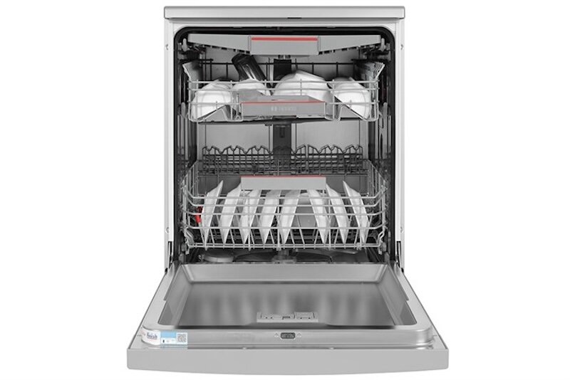 Bên trong máy rửa chén Bosch Serie 6 SMS6ECI04E là hệ thống 3 khay rửa tiện dụng