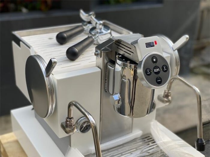 Mặt trước máy pha cà phê  Mặt trước máy pha cà phê