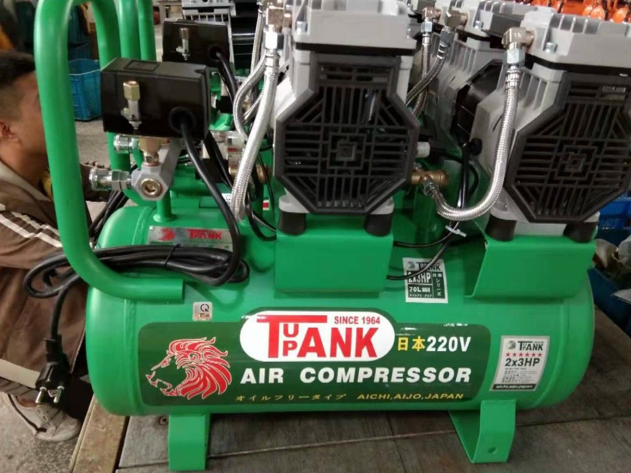Máy nén khí không dầu, giảm âm TAK-70 Máy nén khí không dầu, giảm âm TAK-70