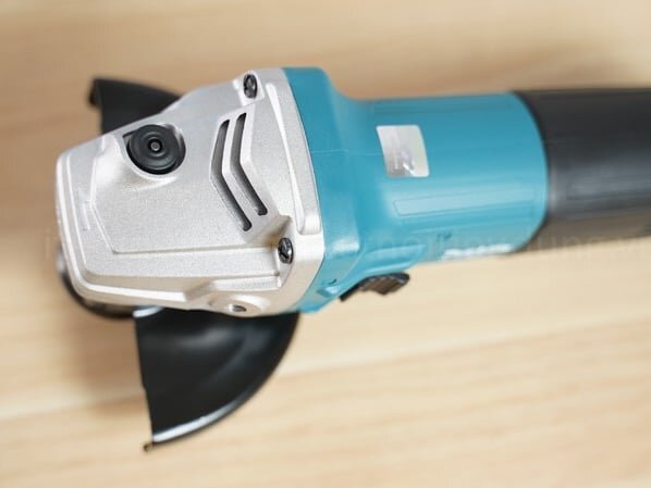 Nút khóa trục ở đầu máy mài Nút khóa trục ở đầu máy mài