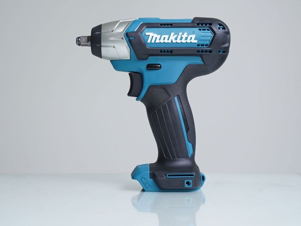 Makita TW140DZ có thân máy dài 16cm Makita TW140DZ
