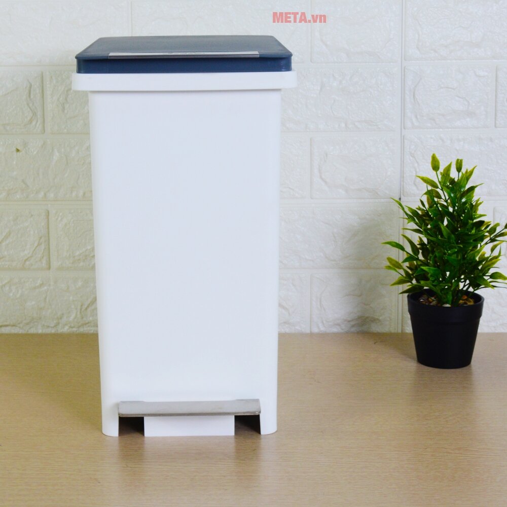 Thùng rác nhựa đạp dòng Compact Fitis PPS1-903 - 10L (trắng đen) Thùng rác nhựa đạp dòng Compact Fitis PPS1-903 - 10L (trắng đen)