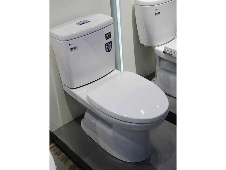 Nắp đóng bồn cầu có van khóa Bồn cầu Inax 2 khối