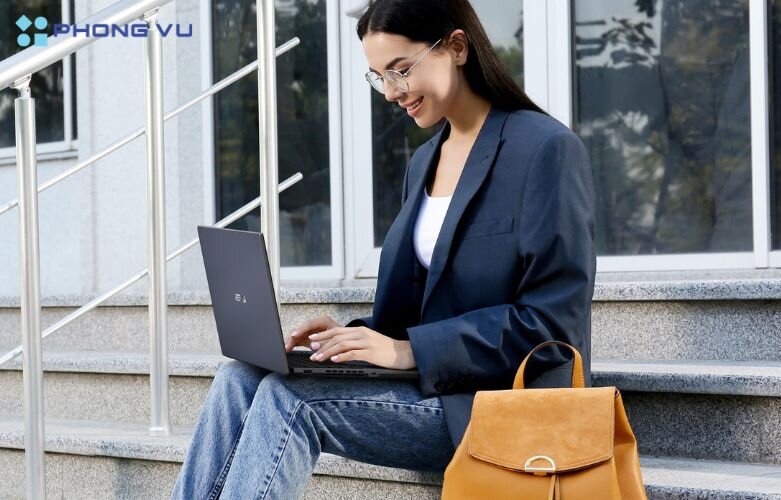 CPU Intel Core i5 mạnh mẽ, kéo dài thời gian chạy đa nhiệm cho laptop