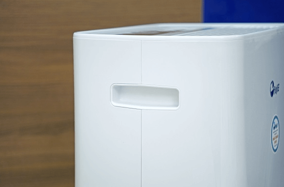 Máy hút ẩm không khí FujiE HM-650EC có hốc tay cầm chắc chắn