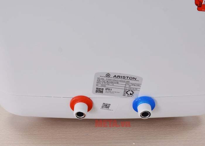 Bình nóng lạnh Ariston BLUE 30R 2.5 FE có dung tích bình chứa 30 lít, phù hợp với gia đình có 3 - 5 thành viên Bình nóng lạnh Ariston BLUE 30R 2.5 FE có dung tích bình chứa 30 lít, phù hợp với gia đình có 3 - 5 thành viên