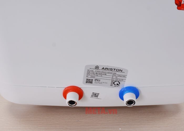 Bình nóng lạnh Ariston BLUE 30R 2.5 FE có dung tích bình chứa 30 lít, phù hợp với gia đình có 3 - 5 thành viên