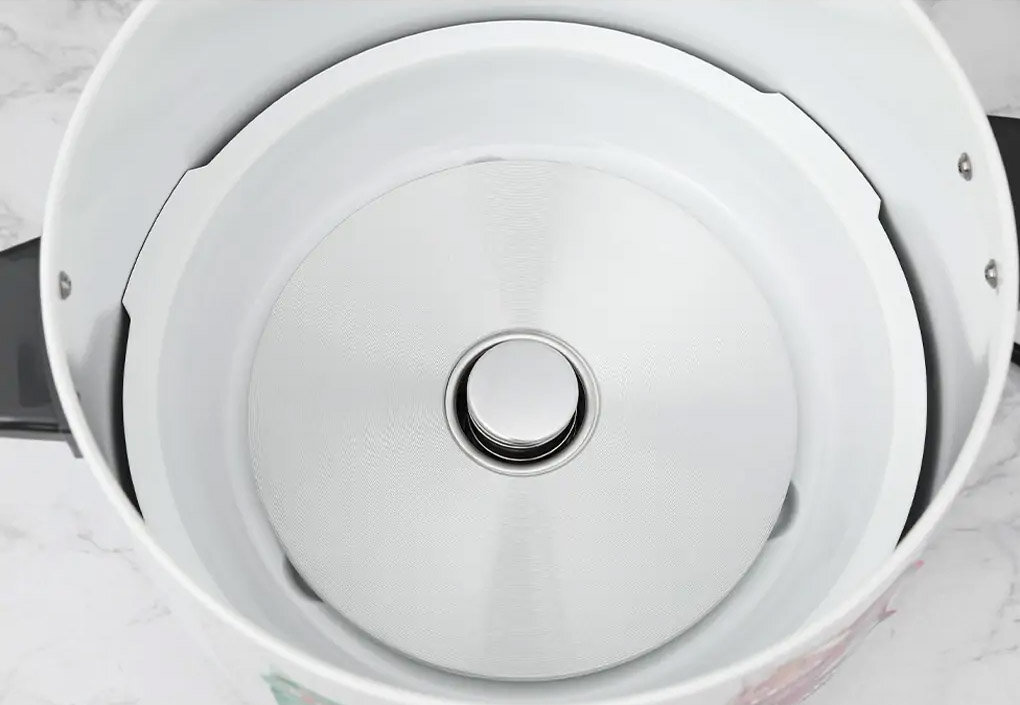 Nồi cơm điện Sharp KSH-228SNV-SF 2.2 lít hoạt động với công suất cao