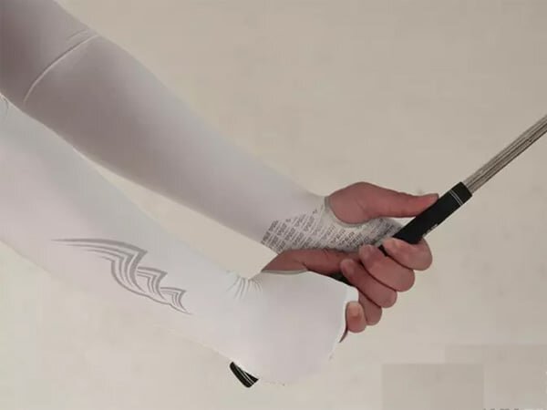 Găng tay được làm từ chất liệu co giãn tốt