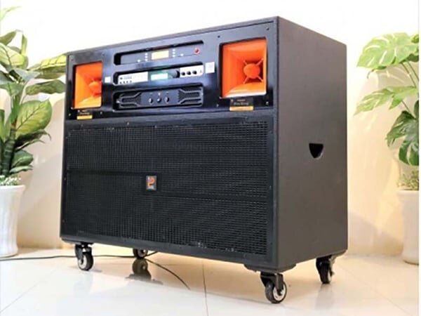 Công suất loa kéo 650W Loa kéo tủ điện