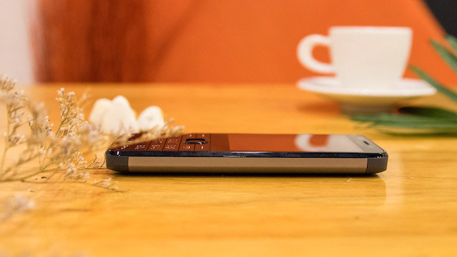 Điện thoại Nokia 230 (không tặng thẻ nhớ)