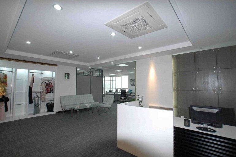 Điều hòa Daikin Inverter 21000 BTU 2 chiều FCQ60KAVEA/RZQS60AV1 gas R-410A - Điều khiển không dây BRC7F634F9