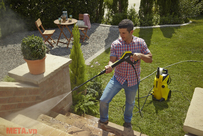 Máy phun áp lực Karcher K4 Full Control