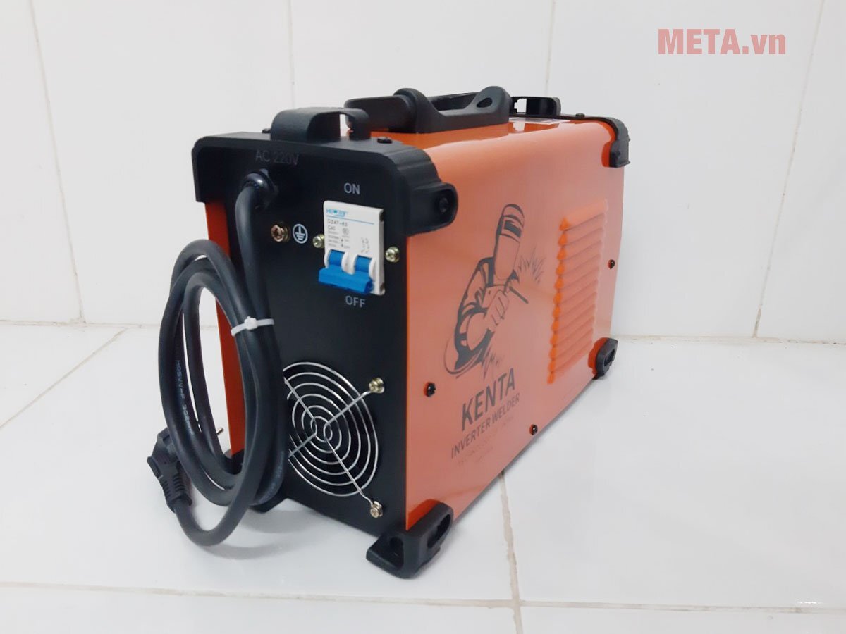 Máy hàn Kenta ARC-220 có quạt tản nhiệt ở mặt sau Máy hàn que