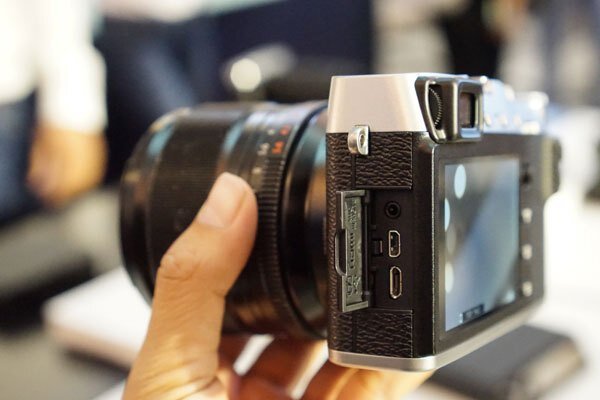 Máy Ảnh Fujifilm X-E3   Kit 23mm f/2 R WR (Bạc)