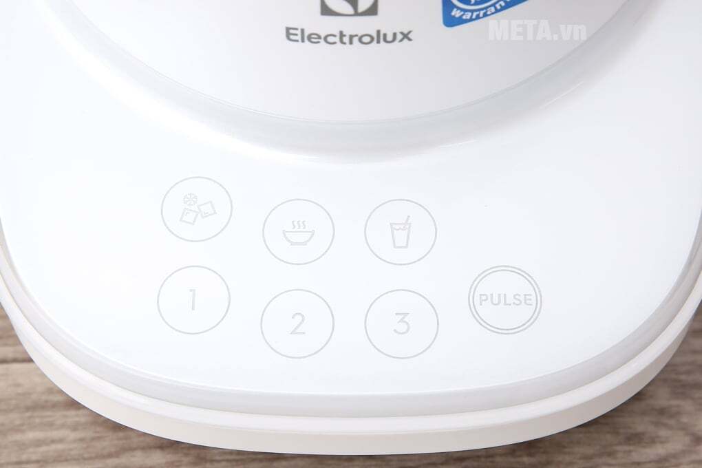 Bảng điều khiển cảm ứng có led tiện quan sát, nhạy bén dễ thao tác Máy xay sinh tố