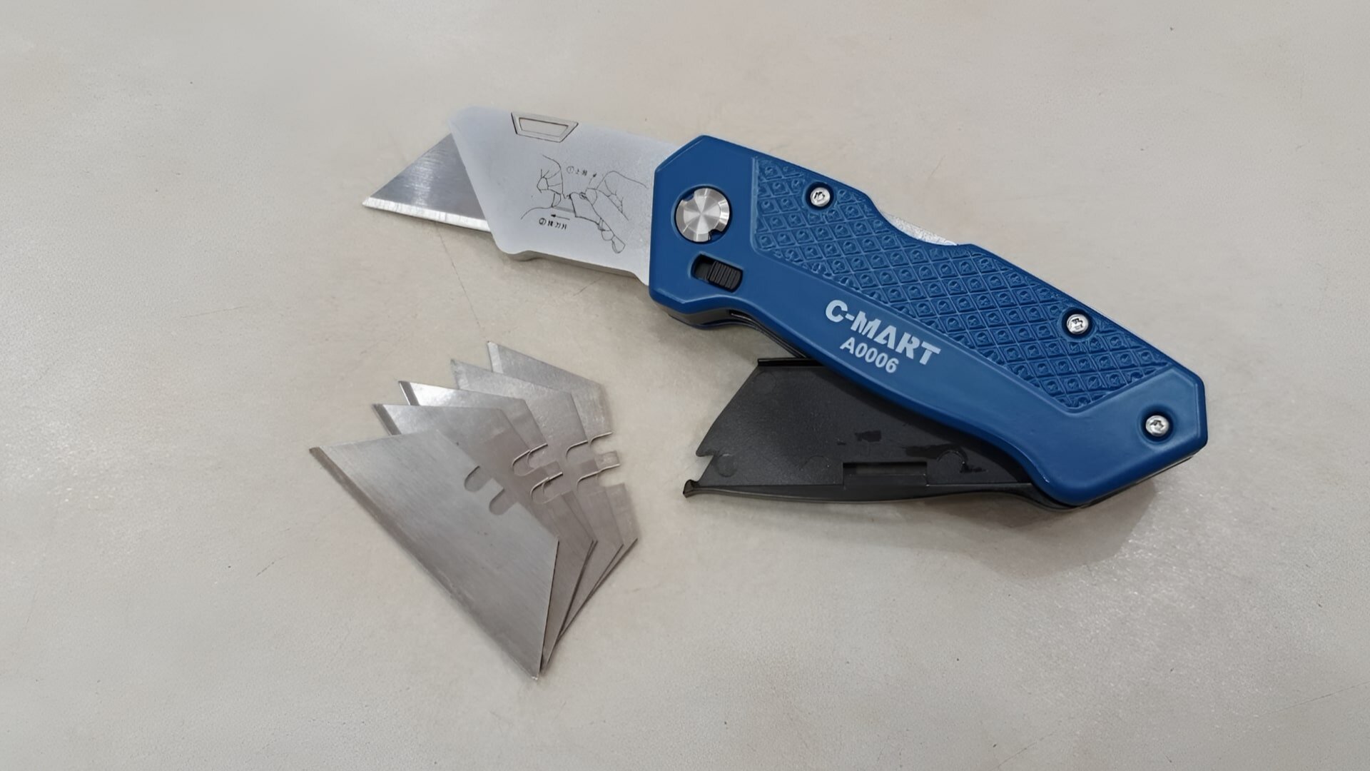 Dao rọc cáp loại xếp có 6 lưỡi kèm theo C-mart A0006