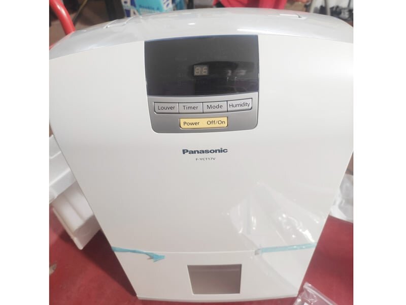 Panasonic F-YCT17V có bảng điều khiển có màn hình hiển thị