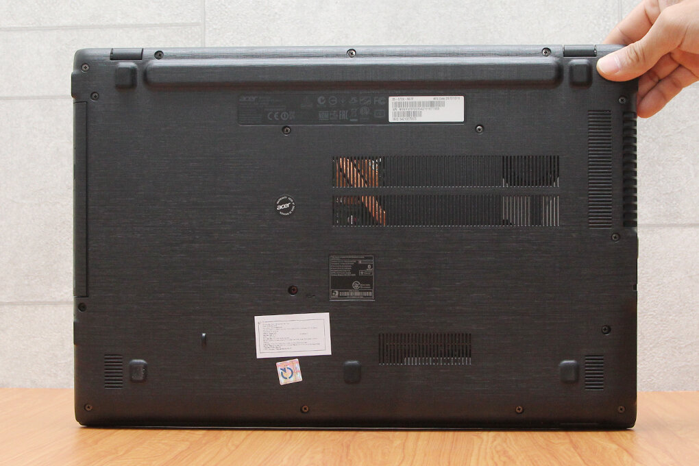 Acer E5 573G i5 5200U/4GB/500GB/VGA2GB/Win10 Acer E5 573G i5 5200U/4GB/500GB/VGA2GB/Win10