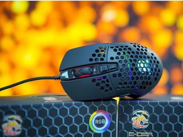 Độ phân giải của chuột là 6400 DPI