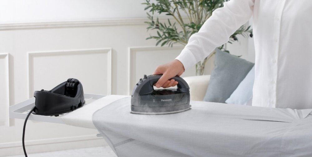 Bàn ủi hơi nước Panasonic NI-WL55KRA 