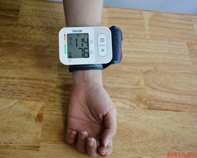 Máy đo huyết áp cổ tay Beurer BC28