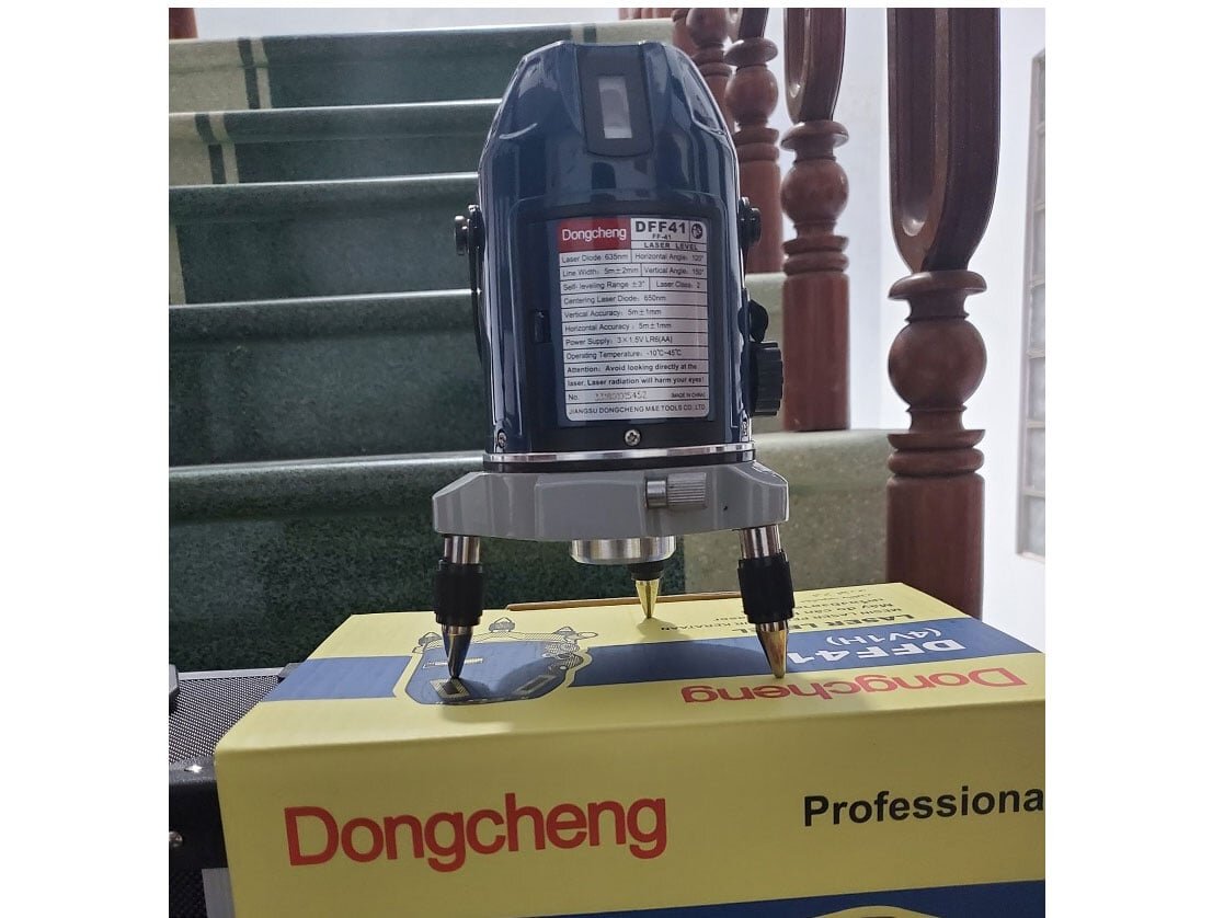 Máy cân mực laser Dongcheng DFF41 dùng pin Dongcheng DFF41
